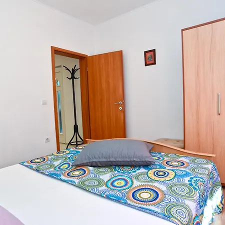 Apartments Villa Oliva 759 Valbandon